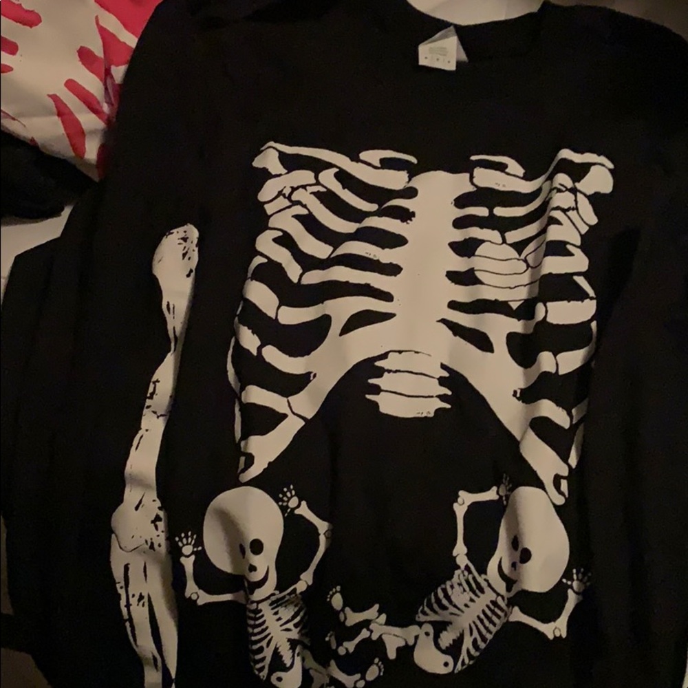 Twin baby’s rib cage long sleeve